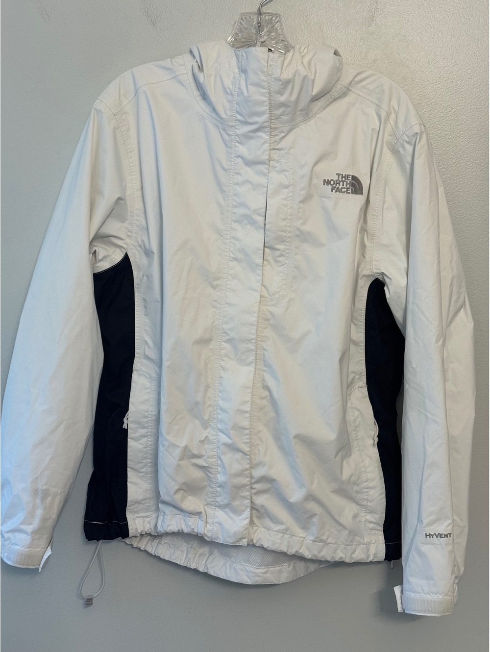 The North Face Women’s L HyVent Waterproof Hooded Rain Jacket White Black